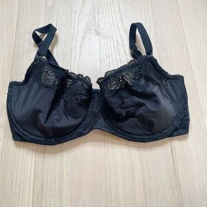 BUY 1 GET 1 FREE Victoria’s Secret 34dd black satin lace bra push up with no pad
